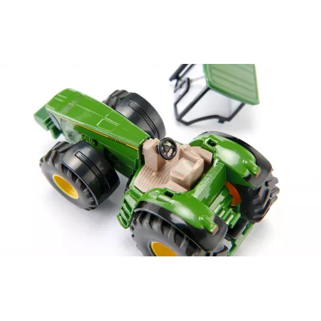 Tractor John Deere con remolque