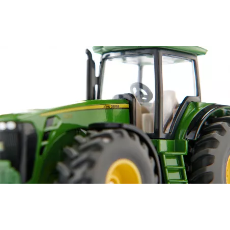 Tractor John Deere con remolque
