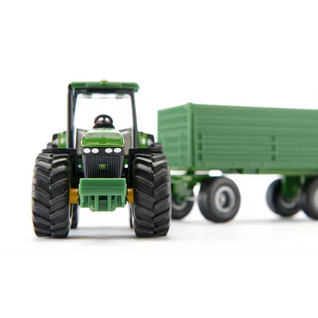 Tractor John Deere con remolque