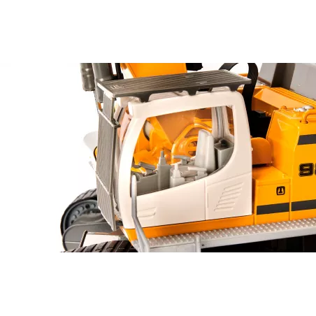 Excavadora teledirigida Liebherr R980 RC a escala 1:32 con brazo móvil y chasis de orugas.