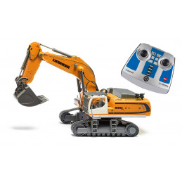 Excavadora teledirigida Liebherr R980 RC a escala 1:32 con brazo móvil y chasis de orugas.