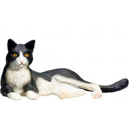Figura decorativa de gato blanco y negro sentado con diseño realista para estanterías.