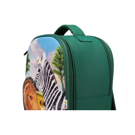 Mochila Selva 3D con figuras de juguete de león, cebra, suricato y folleto de coleccionista.