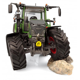Tractor a escala 1:32 Fendt 620 Vario de metal de Universal Hobbies, miniatura detallada de colección.