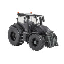 Réplica a escala 1:32 del tractor Valtra Q 305 de Britains para coleccionistas.