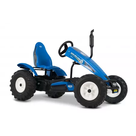Kart de pedales BERG XL New Holland BFR con diseño de tractor agrícola para niños.