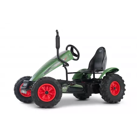 Kart de pedales BERG XXL Fendt BFR con chasis extragrande y diseño de tractor para aventuras al aire libre.