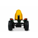 Coche de pedales BERG XXL John Deere BFR con neumáticos de gran agarre para aventuras al aire libre.