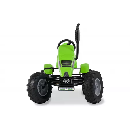 Kart de pedales eléctrico BERG XXL Deutz-Fahr E-BFR con diseño de tractor agrícola y motor de 250W.