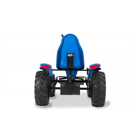 Kart de pedales eléctrico BERG XXL New Holland E-BFR con motor de asistencia de 250W y diseño de tractor.