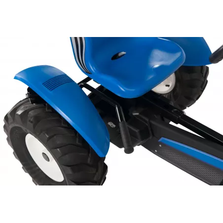 Kart de pedales eléctrico BERG XXL New Holland E-BFR con motor de asistencia de 250W y diseño de tractor.