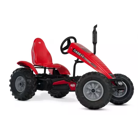 Kart de pedales eléctrico BERG XXL Case IH E-BFR-3 con diseño de tractor rojo y motor de asistencia.