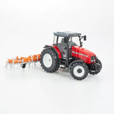 Tractor Massey Ferguson a escala 1:32 con cultivador de juguete Britains.