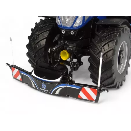 Contrapeso de parachoques New Holland de 800 kg a escala 1:32 de Universal Hobbies para maquetas de tractores.