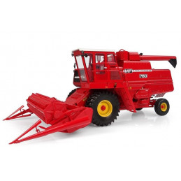 Miniatura a escala 1:32 de la cosechadora clásica Massey Ferguson 760 de Universal Hobbies para coleccionistas.