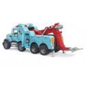Camión-grúa de rescate MACK Granite de Bruder a escala 1:16 con brazo telescópico y detalles realistas.