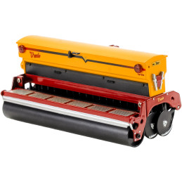 Réplica a escala 1:32 de la sembradora de pastos VREDO Agri 290 para coleccionistas y dioramas agrícolas.