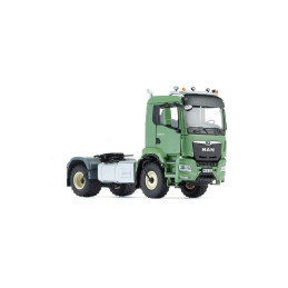 Camión a escala MAN TGS 18.510 4x4 verde, modelo detallado de metal y plástico con cabina abatible.
