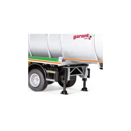 Camión cisterna verde Kotte Garant TSA 30.000 a escala 1:32 de Wiking para modelismo agrícola.