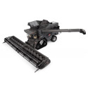 Réplica a escala 1:32 de la cosechadora Massey Ferguson IDEAL 9T de Universal Hobbies para coleccionistas.