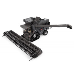 Réplica a escala 1:32 de la cosechadora Massey Ferguson IDEAL 9T de Universal Hobbies para coleccionistas.