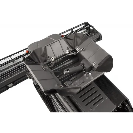 Réplica a escala 1:32 de la cosechadora Massey Ferguson IDEAL 9T de Universal Hobbies para coleccionistas.