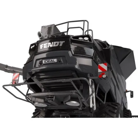 Réplica a escala 1:32 de la cosechadora Fendt IDEAL 10T de Universal Hobbies para coleccionistas.