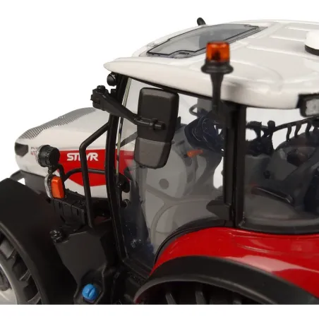 Miniatura del tractor Steyr 4120 Plus a escala 1:32 de Universal Hobbies para coleccionistas.