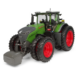 Réplica a escala 1:32 del tractor Fendt 1052 Vario con diferencial doble de Universal Hobbies.