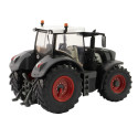 Tractor Fendt 826 Vario Black Beauty edición limitada a escala 1:32 de Britains en color negro.
