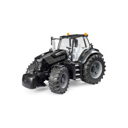Tractor de juguete negro Deutz-Fahr 8280 TTV Warrior a escala 1:16 de Bruder.