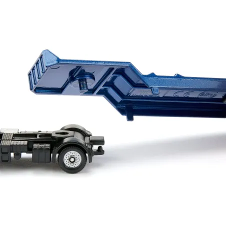 Camión de juguete MAN con retroexcavadora SIKU a escala 1:87 fabricado en metal y plástico
