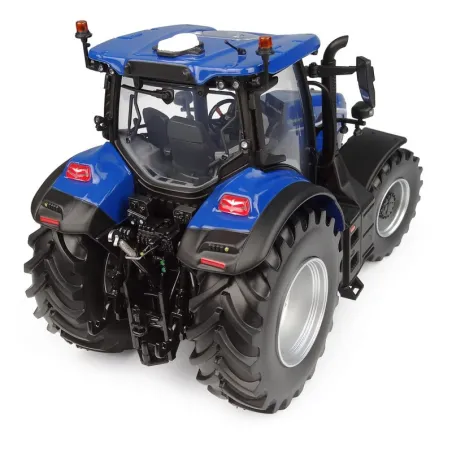 Réplica a escala 1:32 del tractor New Holland T7.210 Dynamic Blue 2026 en metal azul.