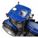Réplica a escala 1:32 del tractor New Holland T7.210 Dynamic Blue 2026 en metal azul.