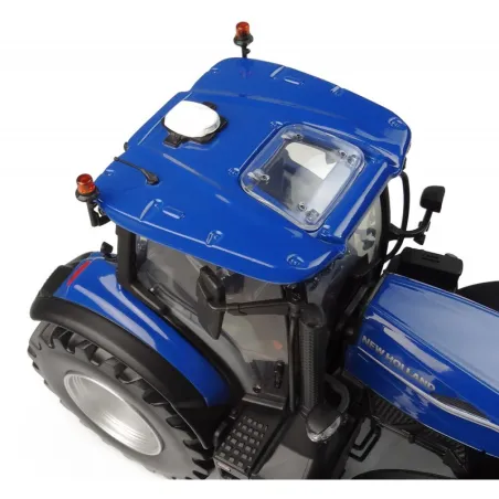 Réplica a escala 1:32 del tractor New Holland T7.210 Dynamic Blue 2026 en metal azul.