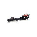 Camioneta con remolque y tractores Case IH con pala frontal y conductor