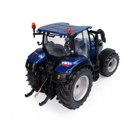 Tractor New Holland T5.140 Blue Power a escala 1:32, miniatura de metal de Universal Hobbies para coleccionistas.
