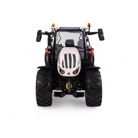 Réplica a escala 1:32 del tractor de metal Steyr Expert 4130 CVT de Universal Hobbies para coleccionistas.