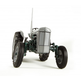 Miniatura metálica a escala 1:32 del tractor clásico Ferguson TO 35 Launch Edition Gold Belly para coleccionistas.