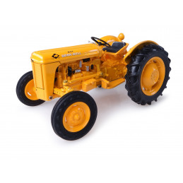 Réplica a escala 1:32 del tractor clásico Massey Harris Ferguson 202 Work-Bull de Universal Hobbies en metal.