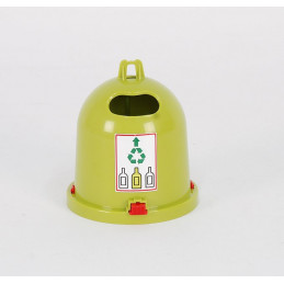 Contenedor de vidrio verde de juguete Bruder a escala 1:16 para escenarios de reciclaje.