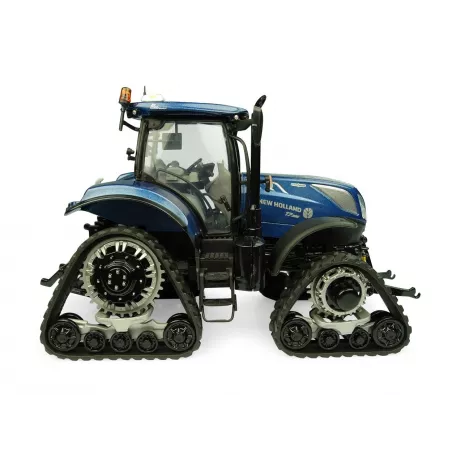Tractor New Holland T7.225 azul a escala 1:32 de metal, réplica coleccionable de Universal Hobbies.