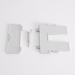 Repuestos Bruder escala 1:16: puerta trasera, tapa superior y pata de apoyo para remolques de juguete.