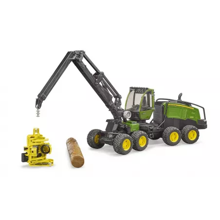 Juguete procesadora forestal John Deere 1270G de Bruder a escala 1:16 con un tronco.