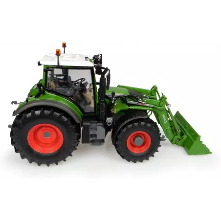 Miniatura de tractor Fendt 722 con pala a escala 1:32 de Universal Hobbies fabricada en metal.
