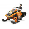 Snowmobil y conductor