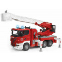 Camión de bomberos de juguete SCANIA de Bruder a escala 1:16 fabricado en plástico ABS.
