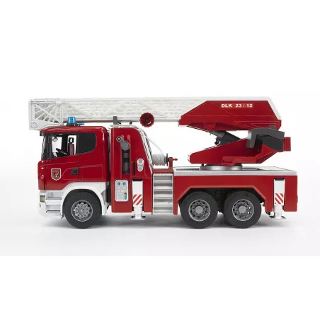 Camión de bomberos de juguete SCANIA de Bruder a escala 1:16 fabricado en plástico ABS.