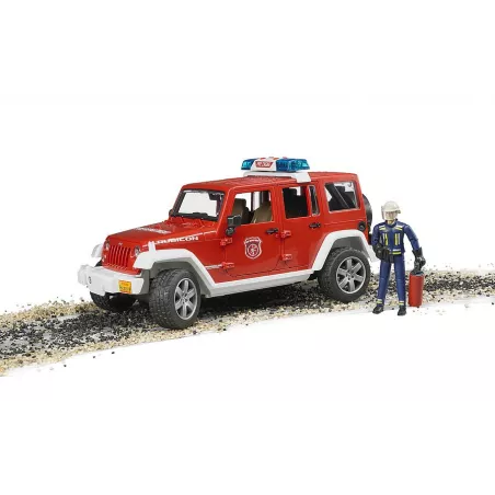 Jeep Wrangler de bomberos de juguete Bruder con figura de bombero y luces de emergencia.