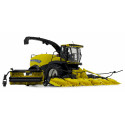 Cosechadora New Holland FR 780 a escala 1:32 de Marge Models con cabezal de maíz y pick-up.